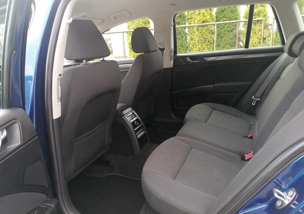 Skoda Superb cena 29999 przebieg: 218000, rok produkcji 2010 z Gniezno małe 436